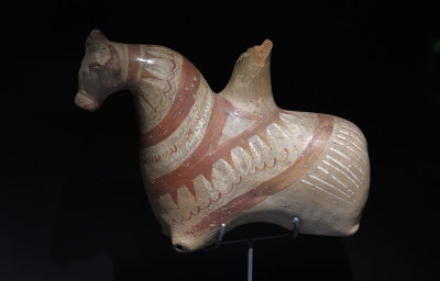 Adana Archaeological Museum Iron age Ceramic 0265.jpg