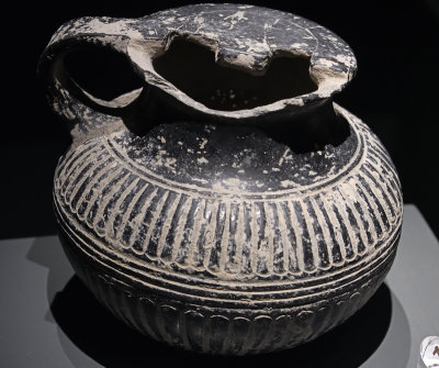 Adana Archaeological Museum Iron age Strainer pot 0283.jpg