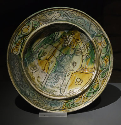 Adana Archaeological Museum Terra cotta plate 13-14th century 0818.jpg