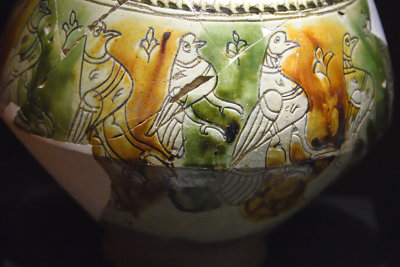 Adana Archaeological Museum Terra cotta pot 13-14th century 0820.jpg