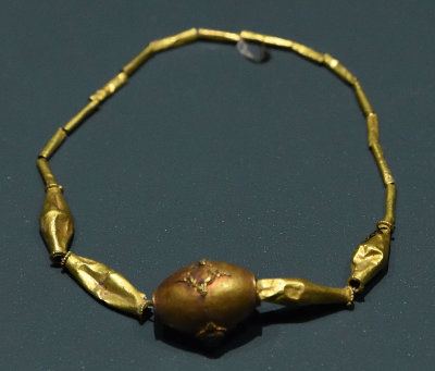 Adana Archaeological Museum Jewellery 0824.jpg