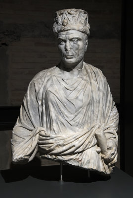 Adana Archaeological Museum Roman era Priest statue 3rd AD 0480.jpg