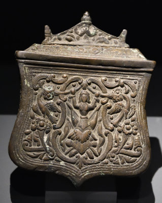 Adana Archaeological Museum East Roman era Box Bronze 0429.jpg