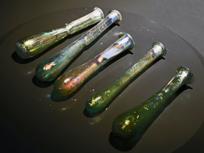 Adana Archaeological Museum Roman glassware 0417.jpg