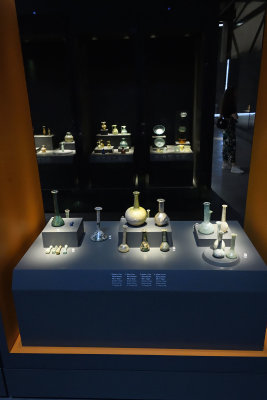 Adana Archaeological Museum Roman glassware 0825.jpg