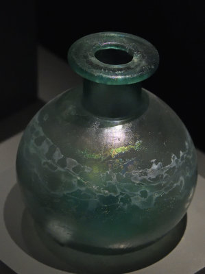 Adana Archaeological Museum Roman glassware 0826.jpg