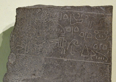 Nigde Hieroglyph inscription Hittite museum 0933.jpg
