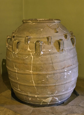 Nigde museum Pithos Late Hittite 8th BC 0919.jpg