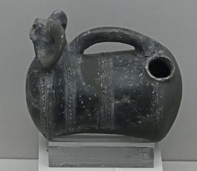 Nigde museum Ceremonial drinking vessel Assyrian colonies 0904.jpg