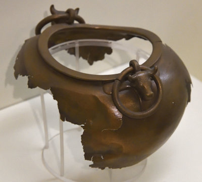 Nigde museum Cauldron with handles Phrygian 0939.jpg