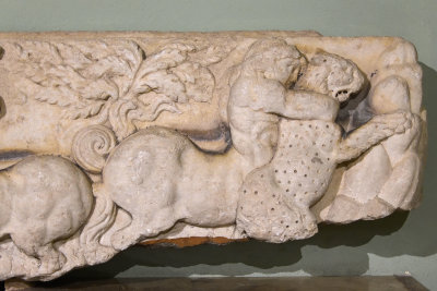 Nigde museum Sarcophagus Late Roman 2nd AD 0950.jpg
