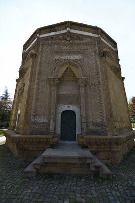 Nigde Hudavent Hatun mausoleum 1264.jpg