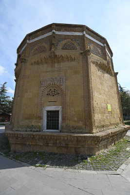 Nigde Hudavent Hatun mausoleum 1266.jpg