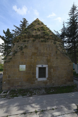 Nigde Gundogdu mausoleum 1272.jpg