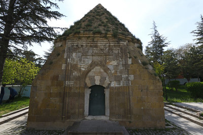 Nigde Gundogdu mausoleum 1276.jpg