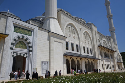Istanbul Big Camlica Mosque june 2019 2014.jpg