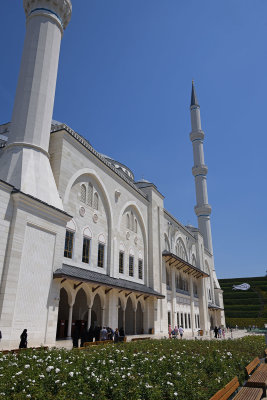 Istanbul Big Camlica Mosque june 2019 2015.jpg