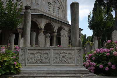 Istanbul at Suleyman Mosque june 2019 2715.jpg