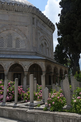 Istanbul at Suleyman Mosque june 2019 2719.jpg