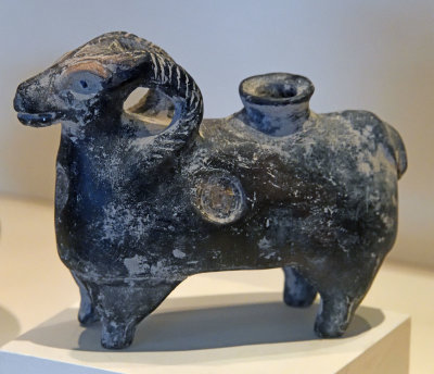 Bolu museum Bronze age Rhyton june 2019 2893.jpg