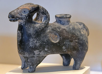 Bolu museum Bronze age Rhyton june 2019 2900.jpg