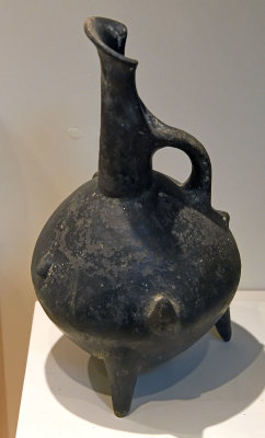 Bolu museum Bronze age Three feet pot june 2019 2887.jpg