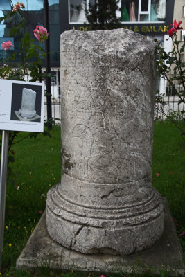 Bolu museum Roman grave column june 2019 3014.jpg