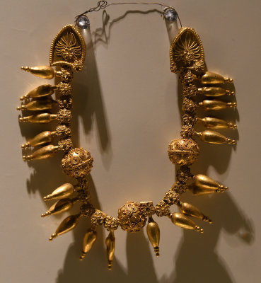 Ankara Anatolian Civilizations Necklace Gold 4th C BC  june 2019 3384.jpg
