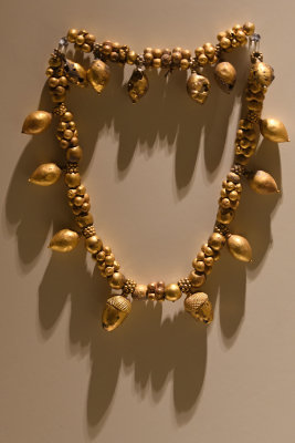 Ankara Anatolian Civilizations Necklace Gold 4th C BC june 2019 3386.jpg