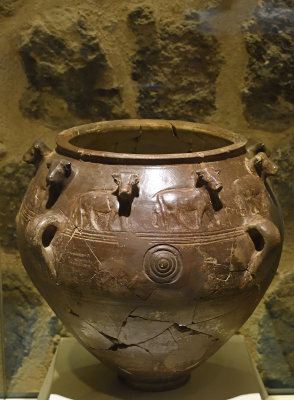 Ankara Anatolian Civilizations Relief vase Terracotta june 2019 3350.jpg