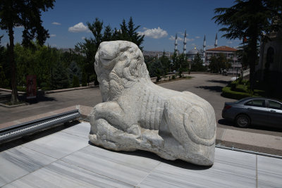 Ankara Ethnography museum Roman lion at entrance june 2019 3692.jpg