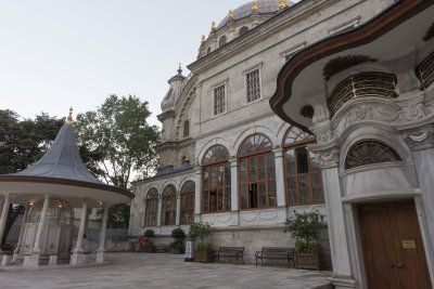 Istanbul Nusretiye Mosque june 2019 4129.jpg