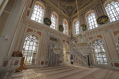 Istanbul Ortakoy Mosque oct 2019 7330.jpg