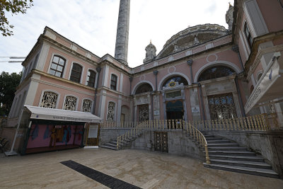 Istanbul Ortakoy Mosque oct 2019 7341.jpg