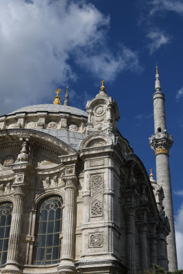 Istanbul Ortakoy Mosque oct 2019 7368.jpg