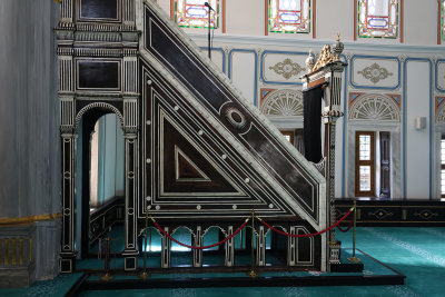 Istanbul Beylerbeyi Mosque Minber oct 2019 6713.jpg