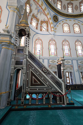 Istanbul Beylerbeyi Mosque Minber oct 2019 6754.jpg