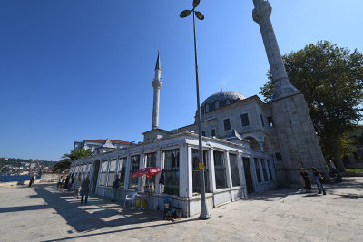 Istanbul Beylerbeyi Mosque oct 2019 6786.jpg