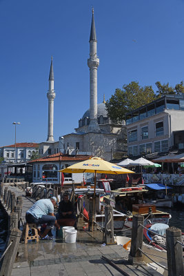 Istanbul Beylerbeyi Mosque oct 2019 6790.jpg