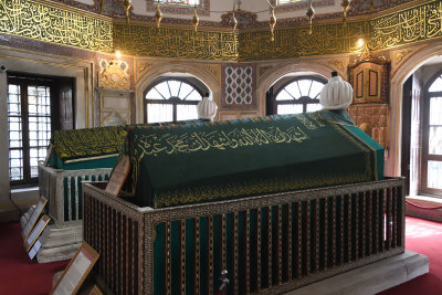 Istanbul Laleli mosque at Mausoleum oct 2019 7157.jpg
