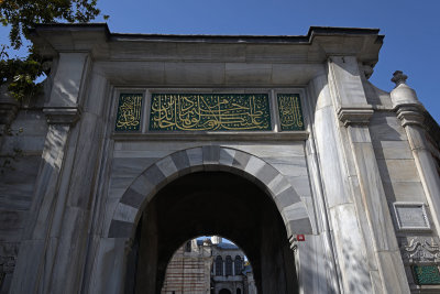 Istanbul Laleli mosque oct 2019 7064.jpg
