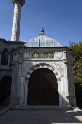 Istanbul Laleli mosque oct 2019 7071.jpg