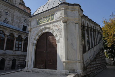 Istanbul Laleli mosque oct 2019 7078.jpg