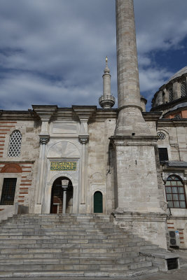 Istanbul Laleli mosque oct 2019 7148.jpg