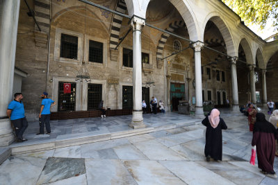 Istanbul Eyup mosque oct 2019 6847.jpg