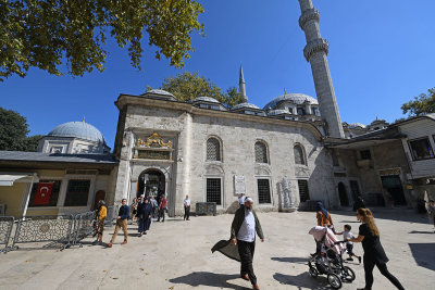 Istanbul Eyup mosque oct 2019 6862.jpg