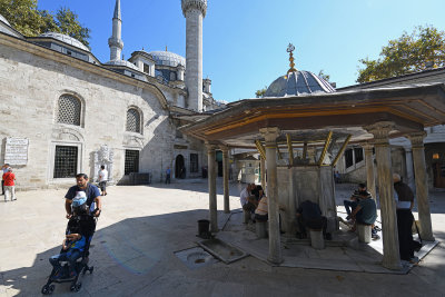 Istanbul Eyup mosque oct 2019 6863.jpg