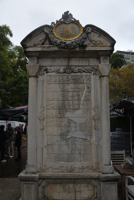 Istanbul Kabatash Turkish Baroque fountain oct 2019 7176.jpg