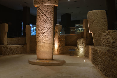 Urfa museum Gobeklitepe Temple D replica sept 2019 4828.jpg