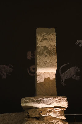 Urfa museum Gobeklitepe Temple D replica sept 2019 4832.jpg